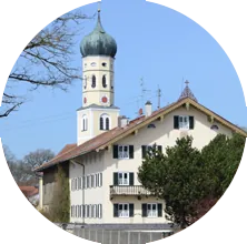 Ortsmitte Sauerlach mit Kirche