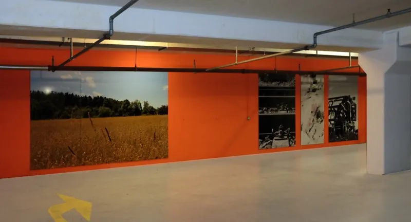 Tiefgarage mit Kornfeld-Motiv