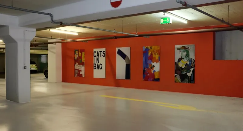 Tiefgarage mit Bildreihe